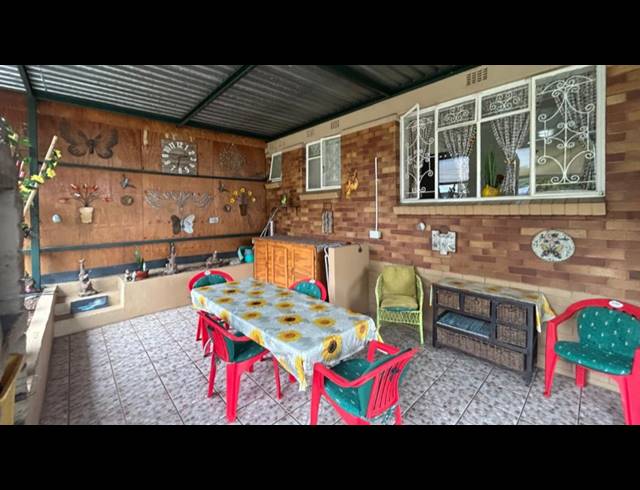 3 BEDROOM HOUSE FOR SALE IN SOUTH CREST